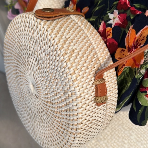 NWOT Rattan Round Crossbody Bag - Picture 6 of 7